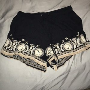 Detailed Loose Shorts